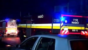 Požiar v paneláku. Podnapitý mladík zrejme zaspal v garsónke s cigaretou