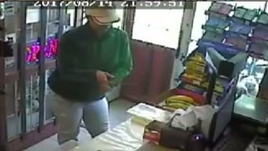 Na svoju obranu použila policajný terčík. Lupička nemala šancu