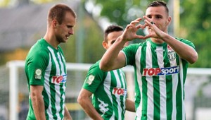 Famózny volej vonkajškom z veľkého uhla! Nie z La Ligy, ale z Litvy!