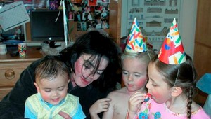 Roky utajovaní synovia Michaela Jacksona sa ukázali na verejnosti: Najstarší Prince má už 26 rokov!