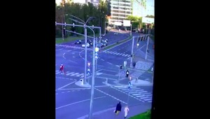 VIDEO: Vodič pod vplyvom alkoholu vrazil do chodkyne