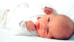 Krkavčia matka! Mŕtve bábätko hodila do smetí