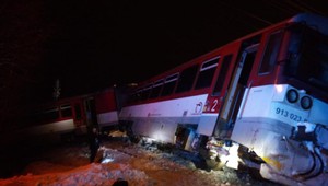 Nehoda na železničnom priecestí: Po zrážke s kamiónom hlásia 7 zranených