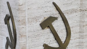 Poslanecká snemovňa v Česku schválila návrh na zákaz propagácie komunizmu