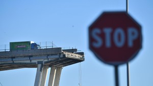 Záchranári varujú: Diaľničný most sa môže celý zrútiť, na rok vyhlásili výnimočný stav