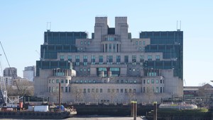 Britská rozviedka verbuje špiónov cez internet. Chce informácie o Rusku