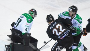 ZOSTRIHY ZO ZÁPASOV Slovan na predposlednom mieste, Košice s piatou prehrou v sérii