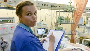 Hodinová mzda sestričky v nemocnici? Niekedy len 1,80 €...