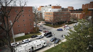 Na univerzite v Amerike sa strieľalo, hlásia zranených