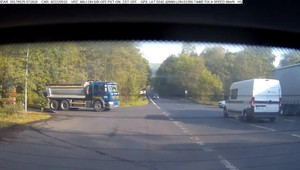 VIDEO: Nehoda v priamom prenose. Nákladiak sa zrazil s autom