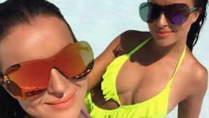 FOTKY, ktoré nikdy neomrzia. TWiiNSKY by mali chodiť iba v bikinách