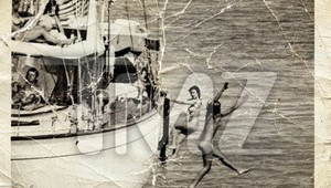 Fotografia Johna F. Kennedyho so štyrmi nahými ženami je podvrh!