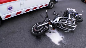 Motorkár nezvládol jazdu, skončil v protismere