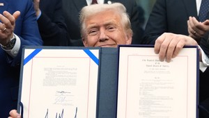 Koniec najdlhšej rozpočtovej krízy: Trump podpísal zákon o financovaní vlády