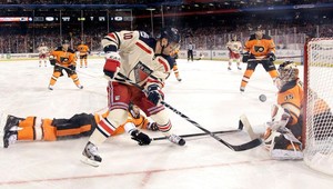 Rangers vo Winter Classic zdolali Philadelphiu, gól Handzuša