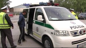 Šokujúca spoveď mladíkov: Meniť si volant za jazdy bola zábava...