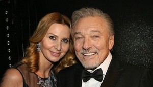 Gott dnes predčasne oslávi osemdesiatku, množstvo hostí pozvánku odmietlo