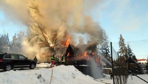 Učitelia zvládli požiar v chate plnej detí výborne, hovorí jeden z rodičov