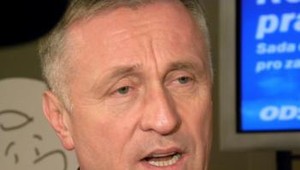 Český expremiér Topolánek bojuje s rakovinou. Začína s chemoterapiou