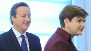 Poliaci nesúhlasia s rušením britských sociálnych dávok