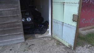 Začali nabíjať auto, aby ho mohli ukradnúť. Nepomohlo