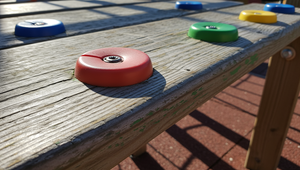 Dievčatko zostalo nehybne ležať po páde z preliezky v novej herni. Matke zakázali volať políciu