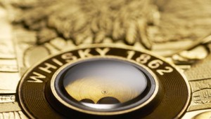 Whisky, s ktorou môžete platiť: Vzácny mok ukrytý v zlatej minci uznali ako oficiálnu menu