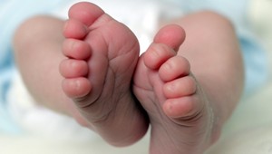 Najkrajšie Vianoce slávneho režiséra. Narodila sa mu dcérka