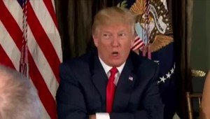 Pornoherečke zaplatili, aby pred voľbami mlčala o styku s Trumpom