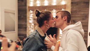 Justin a Hailey žiaria šťastím. Prírastok na Vianoce!