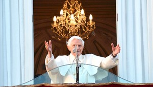 Kňaz prirovnal pápeža ku kapitánovi potopenej lode, spálil jeho fotku