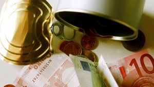 Muž si kúpil skrinku "z druhej ruky". Objavil v nej ohromnú sumu peňazí