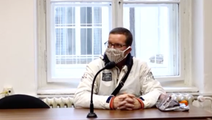 Slovák, ktorý figuroval v dokumente v Sieti sa postavil pred súd. Utiekli ste hrobárovi z lopaty, vraví sudca