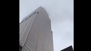 Vrtuľník narazil do strechy mrakodrapu na Manhattane