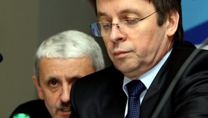 Vzdá sa Mikloš mandátu? V hre je zahraničná ponuka