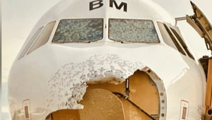 Čo sa deje v lietadle počas búrky a aké sú povinnosti kapitána?