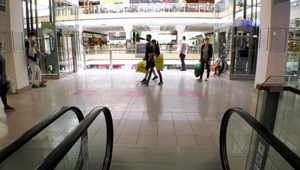 Obchodníci rázne hovoria "nie" nedeľnému predaju. Koaliční partneri sa stále nevedia zhodnúť