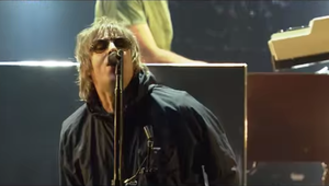 Desivá nehoda! Známy spevák vypadol z helikoptéry!