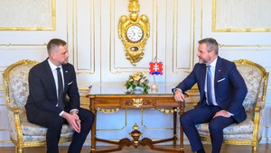 Prezident podpísal konsolidačný balík. Minister vyrokoval aj vyššie platy zdravotníkov