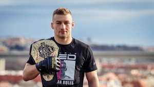 Prezývke nezostal nič dlžný. Kozma pôjde do boja s novým účesom