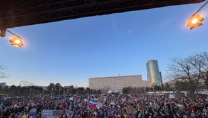 V slovenských mestách i v zahraničí ľudia protestovali proti "autokratickým" krokom vlády