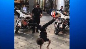 Sedemročný chlapec vyzval policajta na súboj. Ten všetkým vyrazil dych