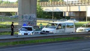 Streľba na moste Apollo. Policajti naháňali dodávku