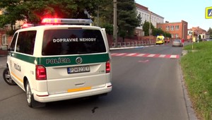 Vodič zachytil ženu na priechode pre chodcov. Napriek rýchlemu zásahu záchranárov zraneniam podľahla