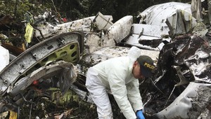 Vyšetrovatelia už poznajú príčinu pádu lietadla