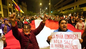 Peru je opäť bez hlavy štátu: Parlament odvolal prezidentku Dinu Boluarteovú