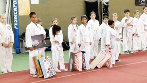 Karatisti z domova dostali darček. Nadácia TV JOJ im pripravila tréning