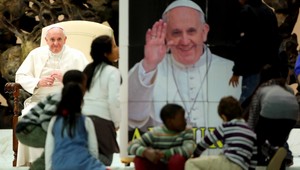 Pápež oslávil 77. narodeniny s bezdomovcami