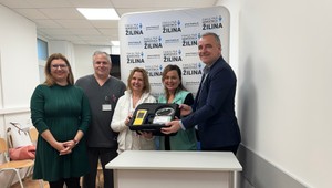 Žilinská nemocnica získala prístroj, ktorý umožňuje včasné odhalenie poruchy sluchu u novorodencov, aj vďaka daru Nadácie TV JOJ