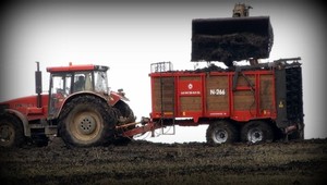 Dedinčania majú strach. Z firmy s neznámym hnojivom